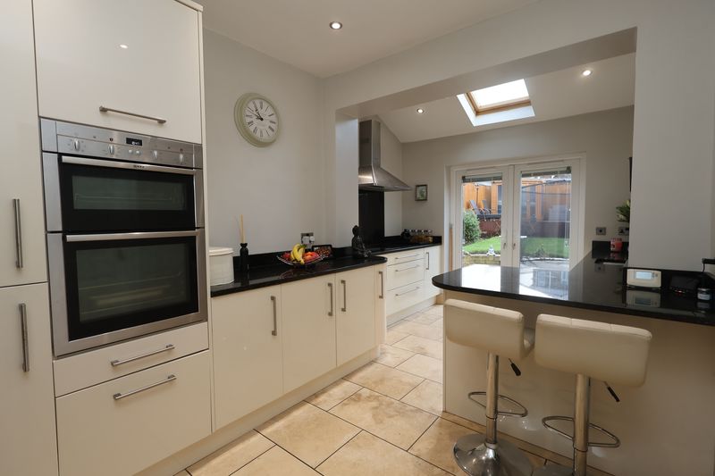 Kitchen/Breakfast- click for photo gallery